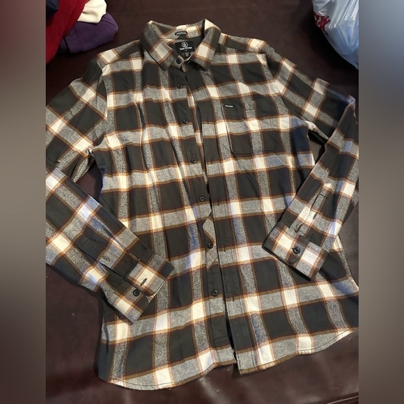 Volcom flannel - Picture 1 of 8